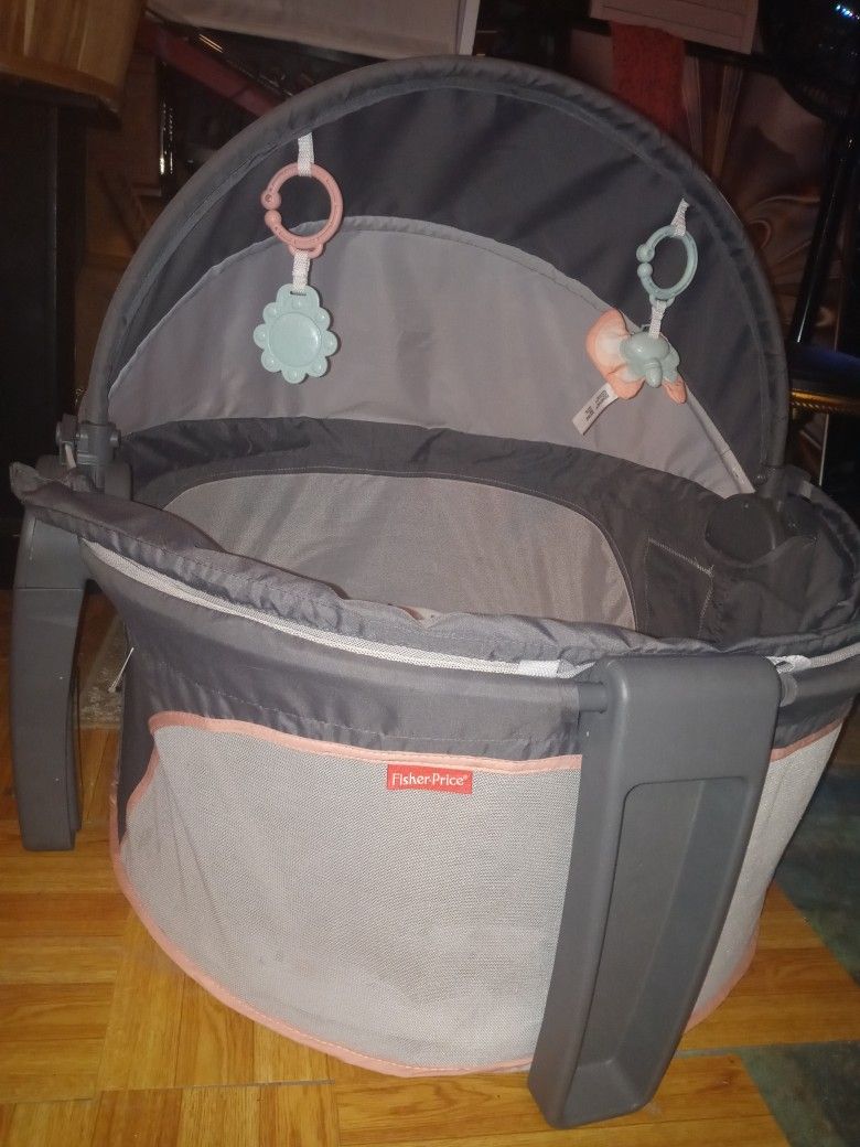 Fisher price On The Go Baby Portable Crib