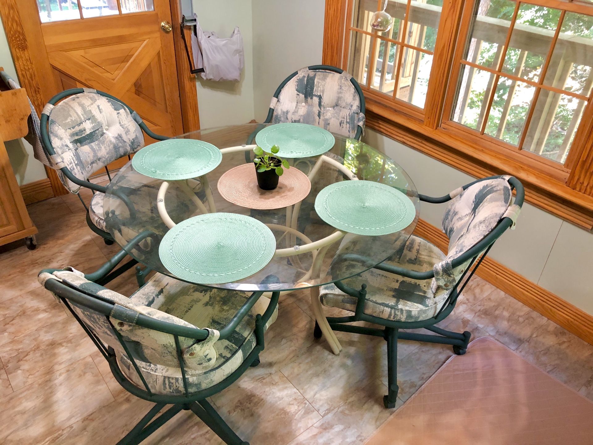 Douglas furniture kitchen / patio table + 4 chairs
