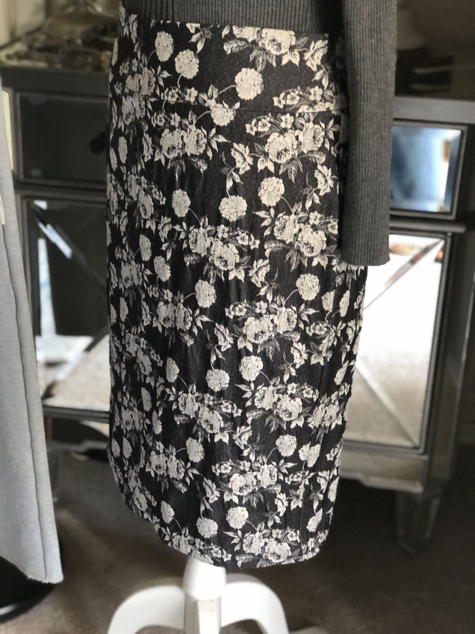 Gray Rose Pencil Skirt