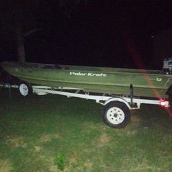 PolarCraft 15' 48" bottom with 35 horse Evinrude and trailer Thumbnail