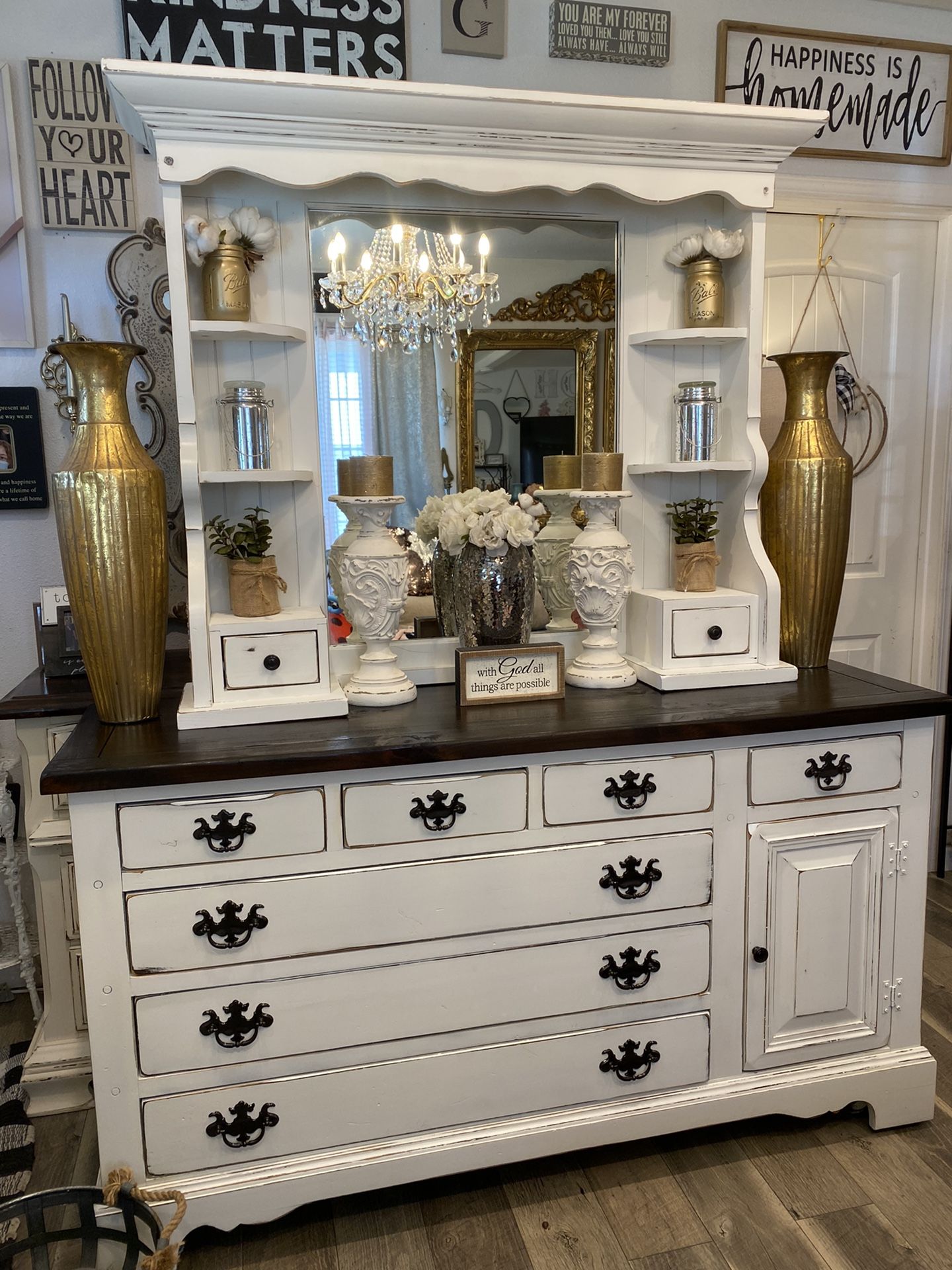 Beautiful distressed 9 drawer dresser w/mirror