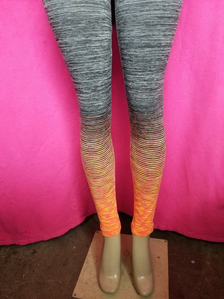 HIGH WAISTED AND STRETCHY LEGGINS Size L/XL