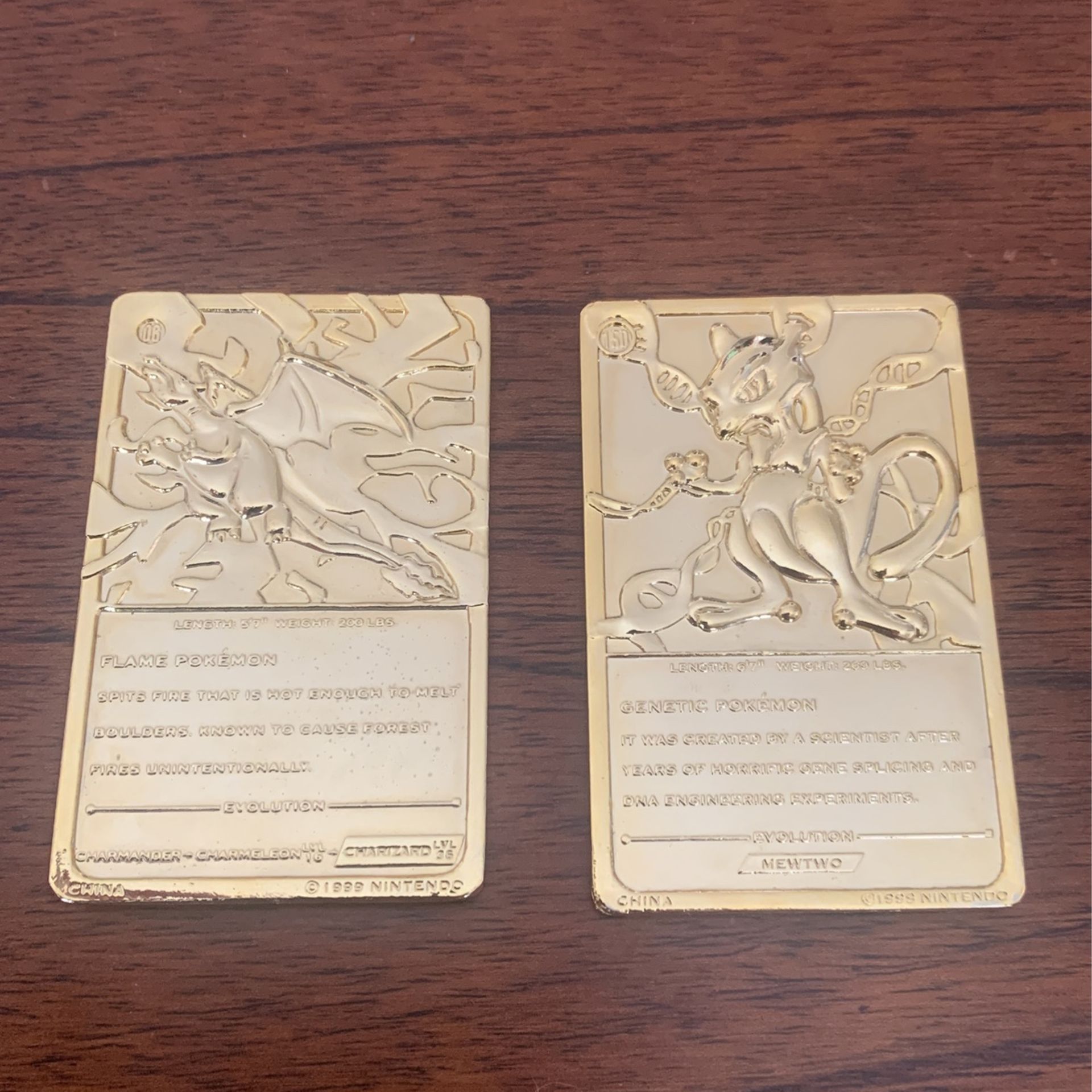 2 Gold Plates Pokémon Cards - Charizard & Mewtwo