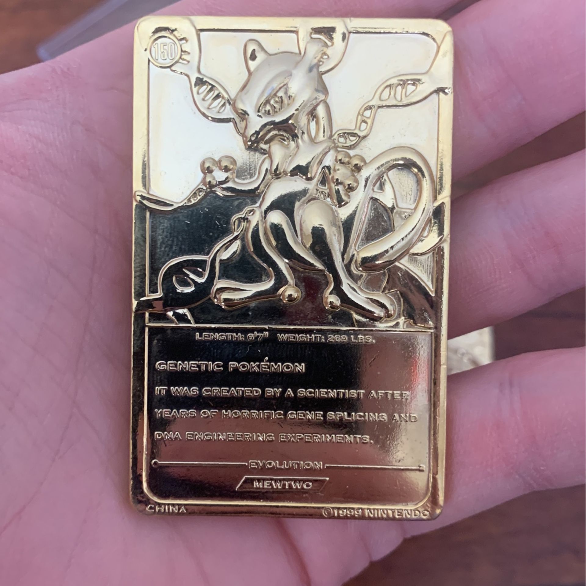 2 Gold Plates Pokémon Cards - Charizard & Mewtwo