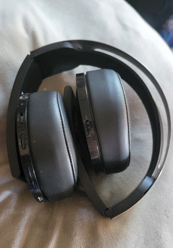 Sony - Platinum Wireless 7.1 Virtual Surround Sound Gaming Headset for PS4 & PS5