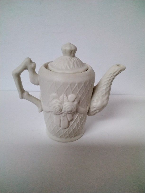 Very Cute Little Tea Pot .