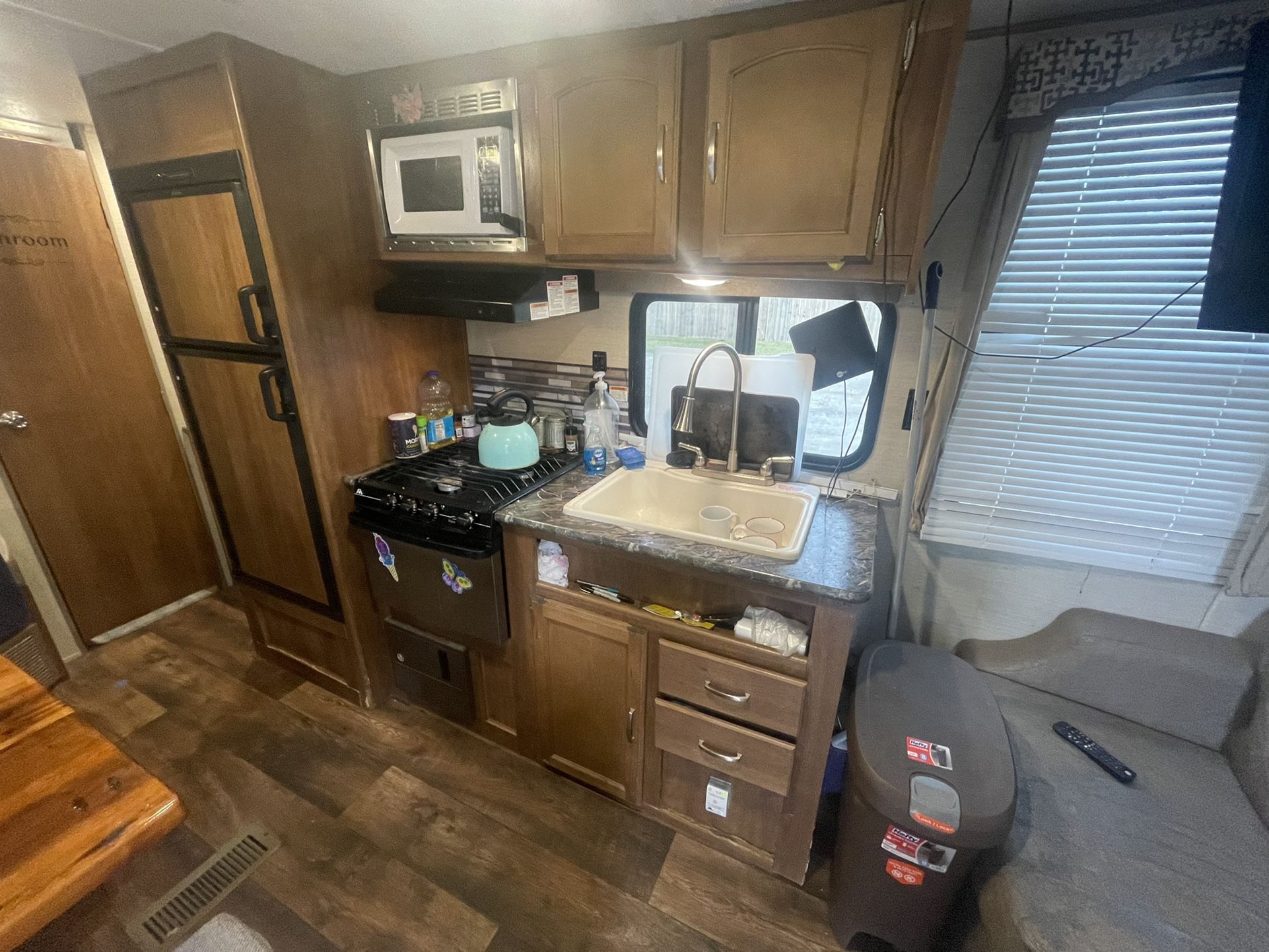RV Summer land 2016 Good Condition Sleep 5 +, Full Kitchen Bathroom And Bedrooms