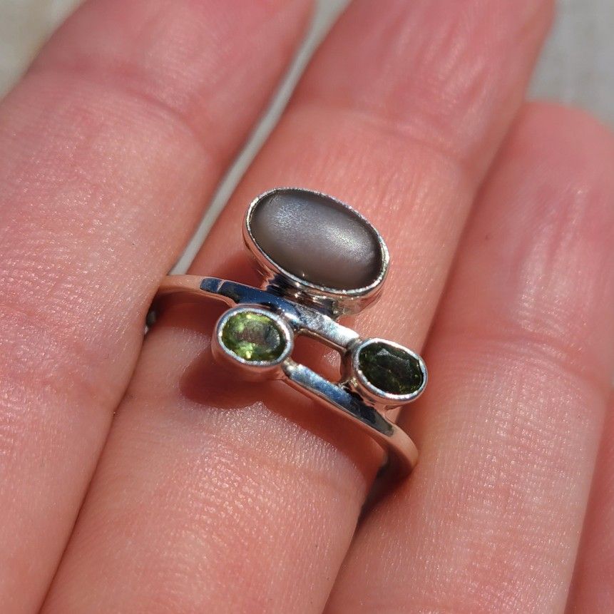 Natural Grey Moonstone & Peridot 925 Ring