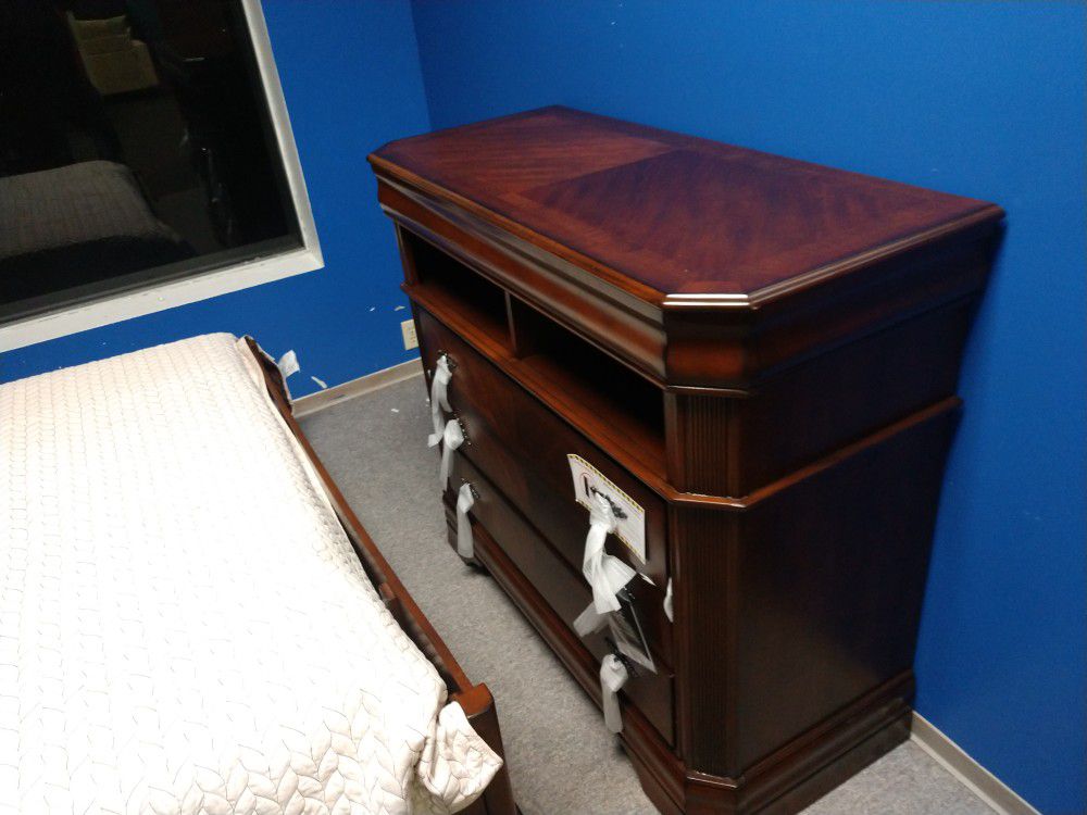 Bedroom set with Mattress and box spring