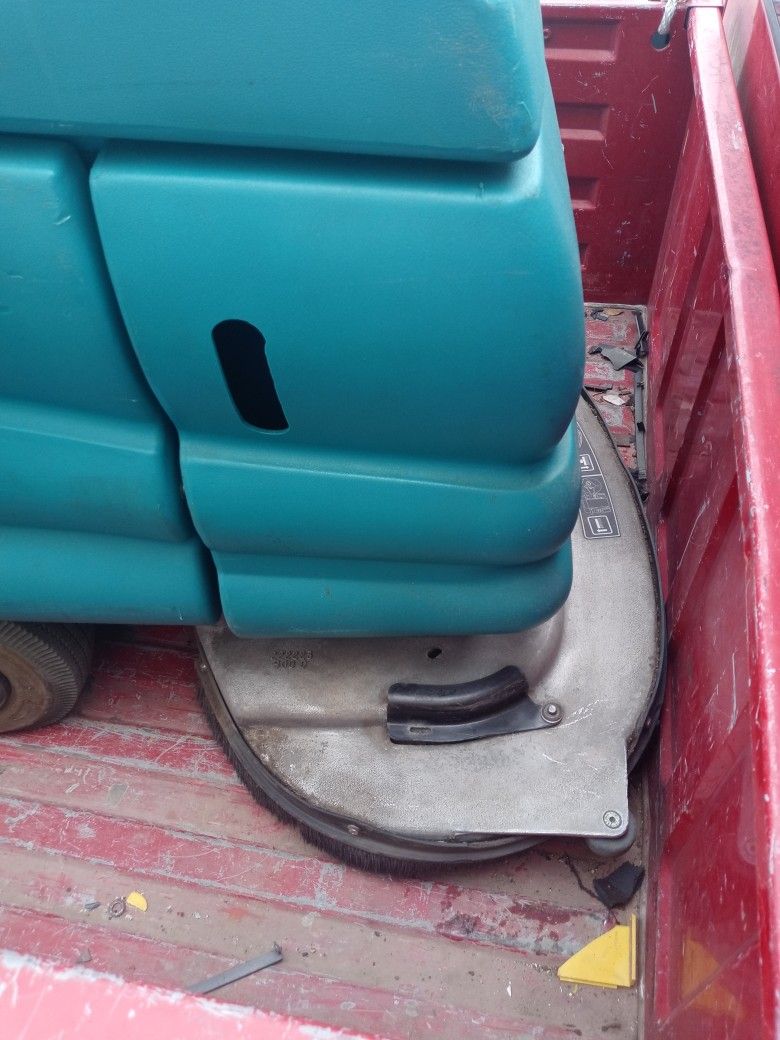 Commercial Floor Scrubber W/ Battery Charger