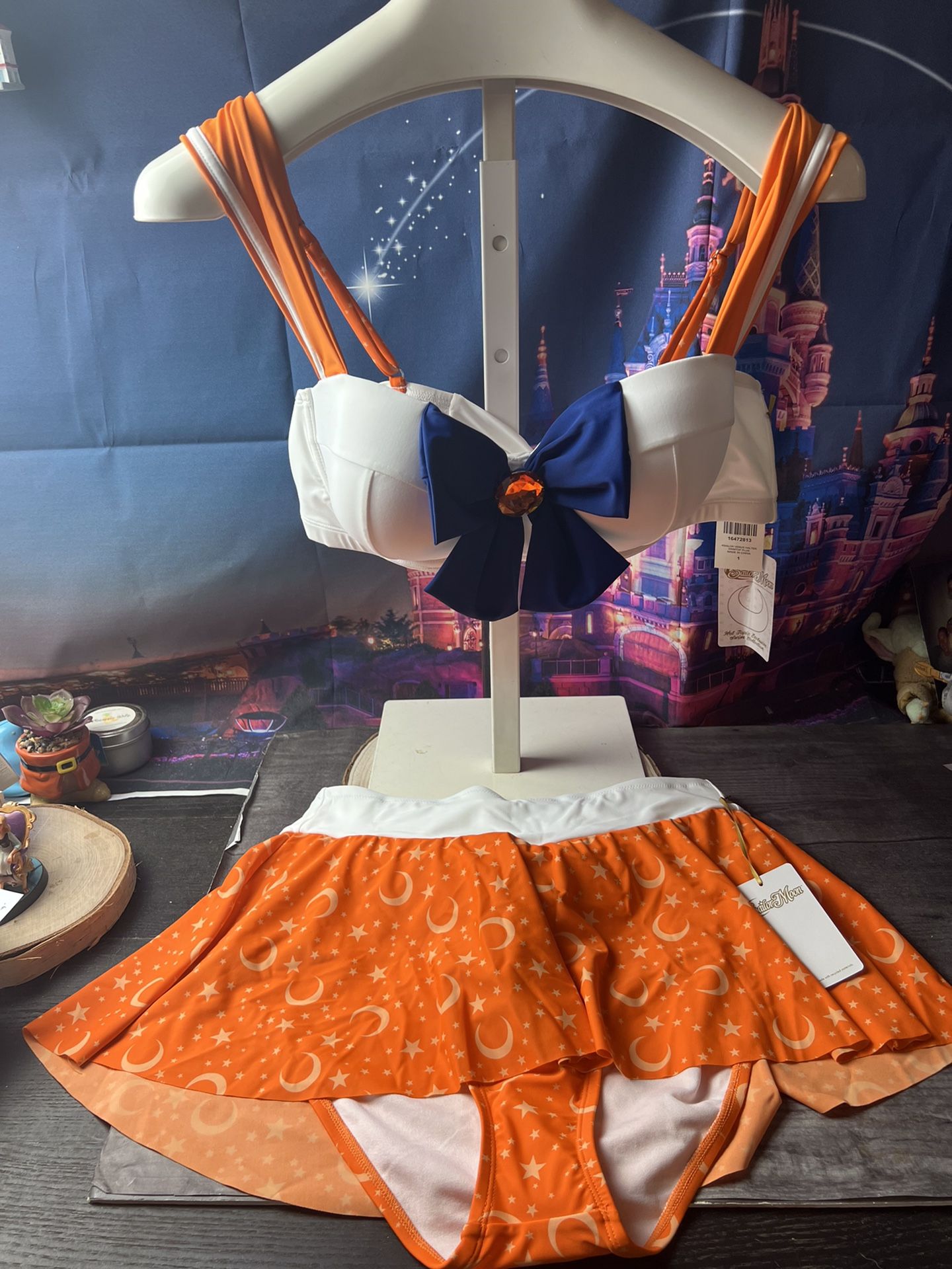 Sailor Moon Exclusive Venus Halter Top & Skirted Bottoms Size 1