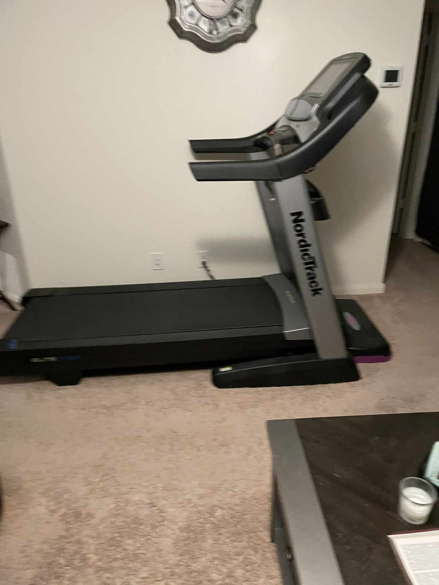  Nordictrack Treadmill  Black And Grey 