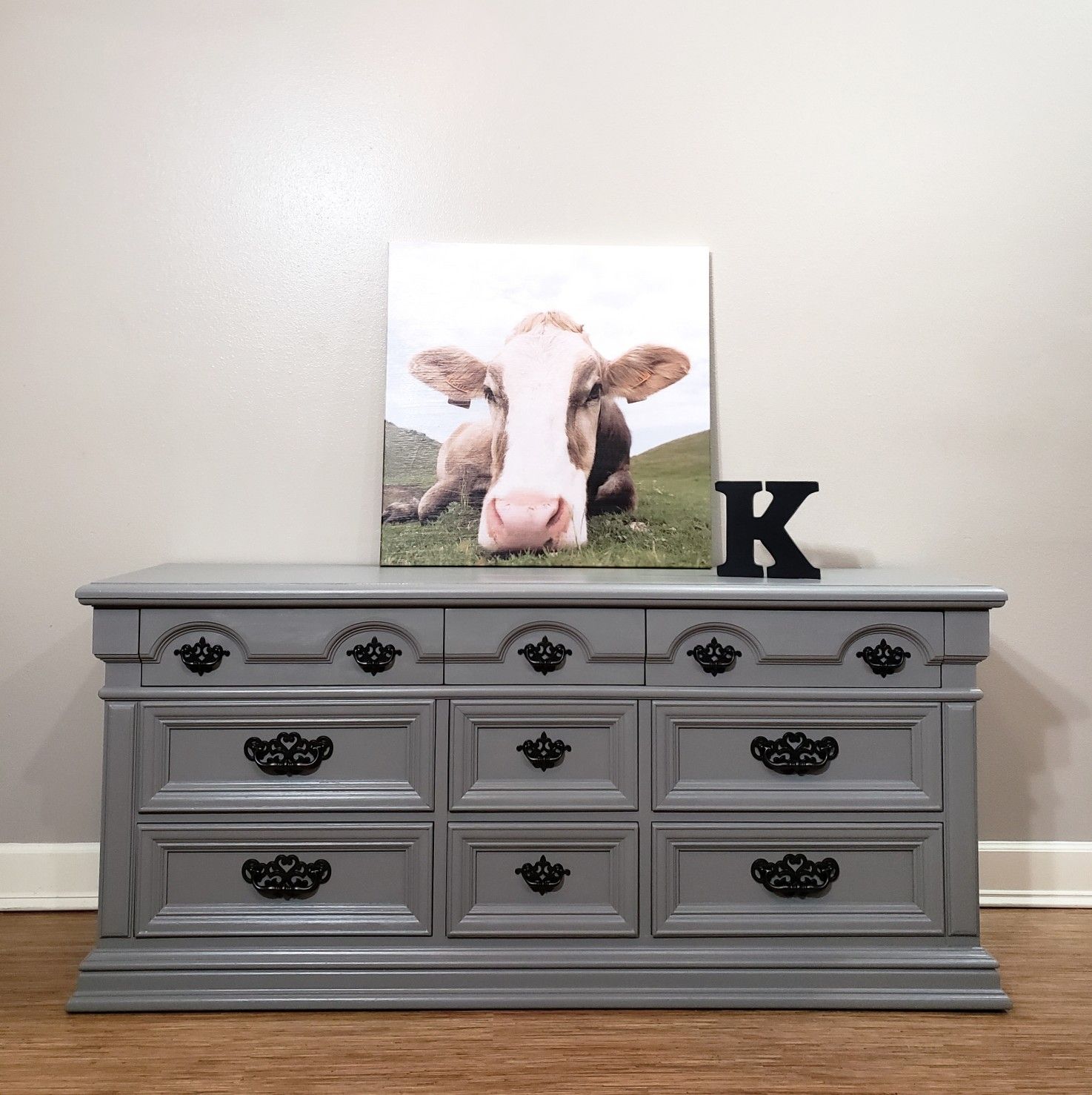 Beautiful hand painted Thomasville dresser