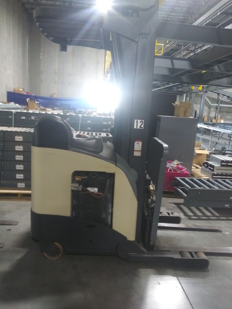 Crown fork lift