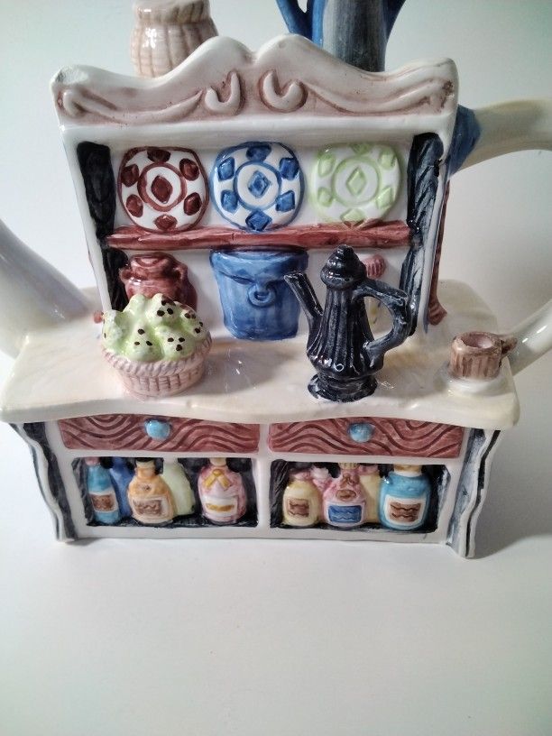 Very Cute House Tea Pot .