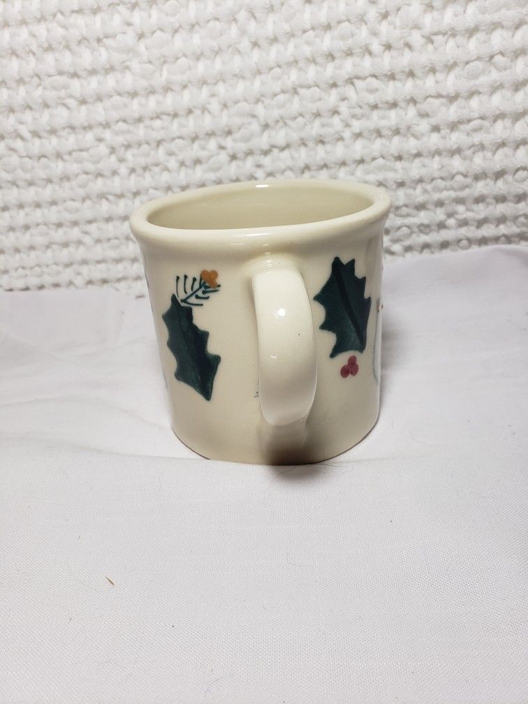 Hartstone pottery mug dove & holly . Good condition and smoke free home. Measures 4" T X 4" W .