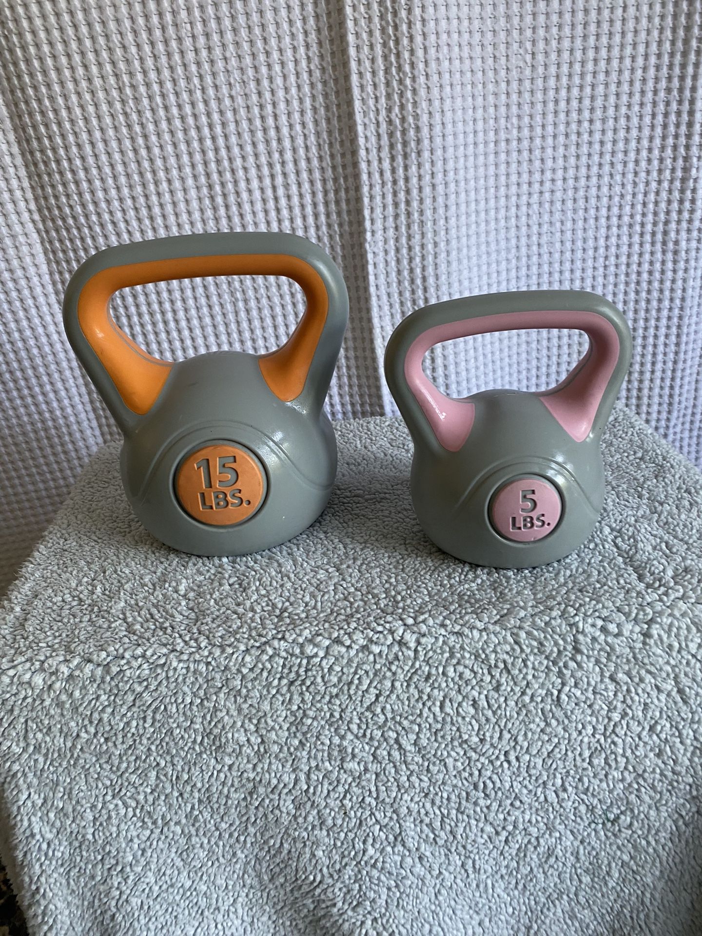 Kettle Ball 1- 15 Lb And 1-5 Lb.