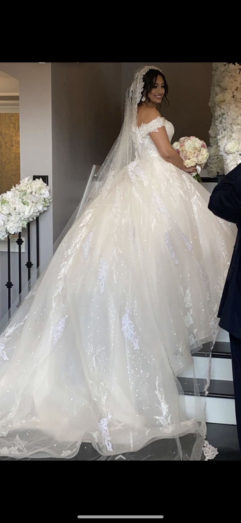 Wedding Gown with custom off shoulder sleeves. size 12/14
