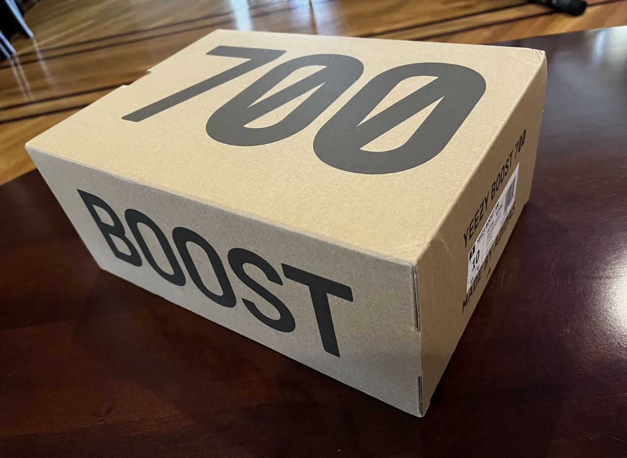 Brand New Yeezy Boost 700 Analogs Size 10