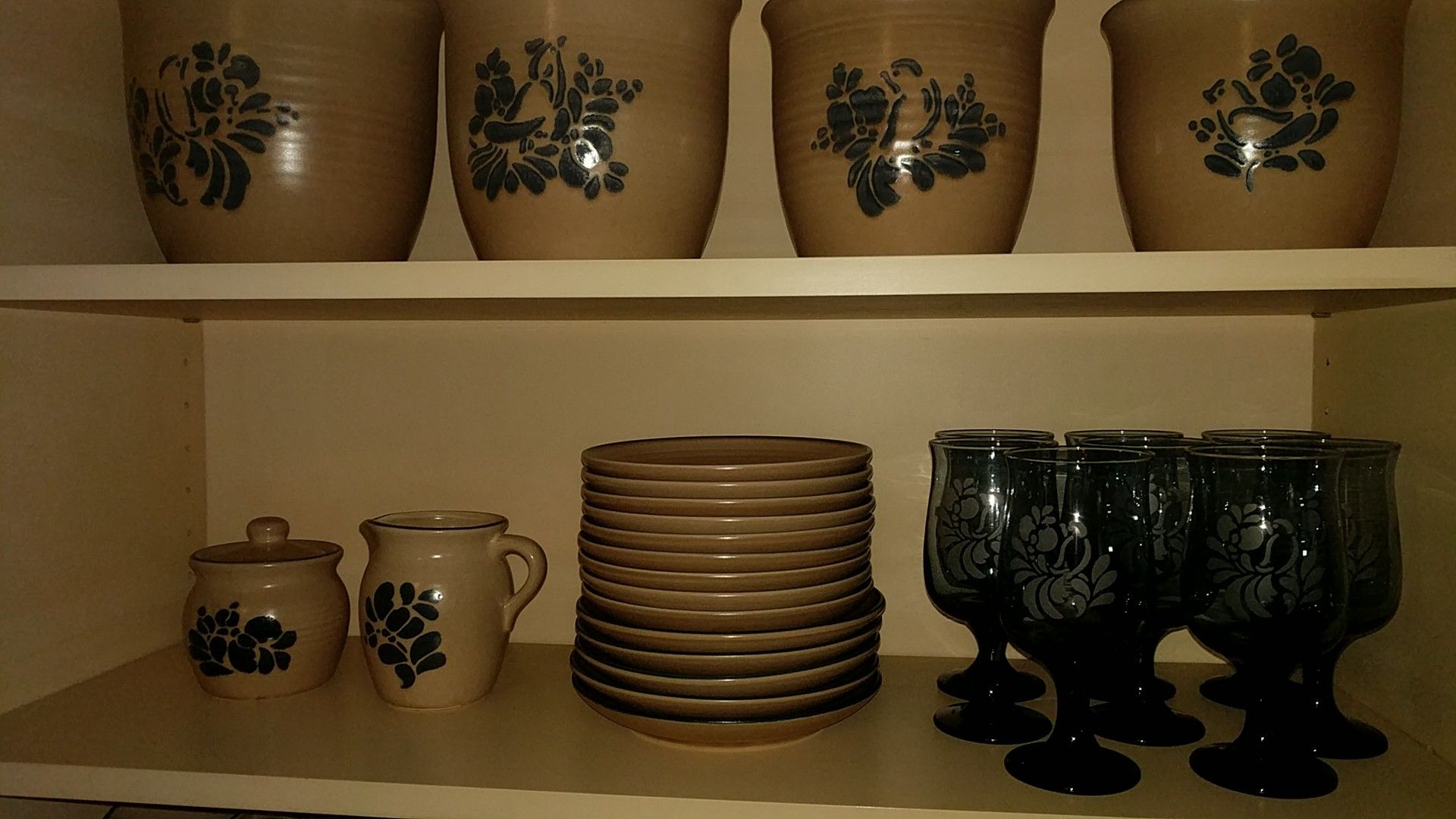 Pfaltzgraff Folk Art collection