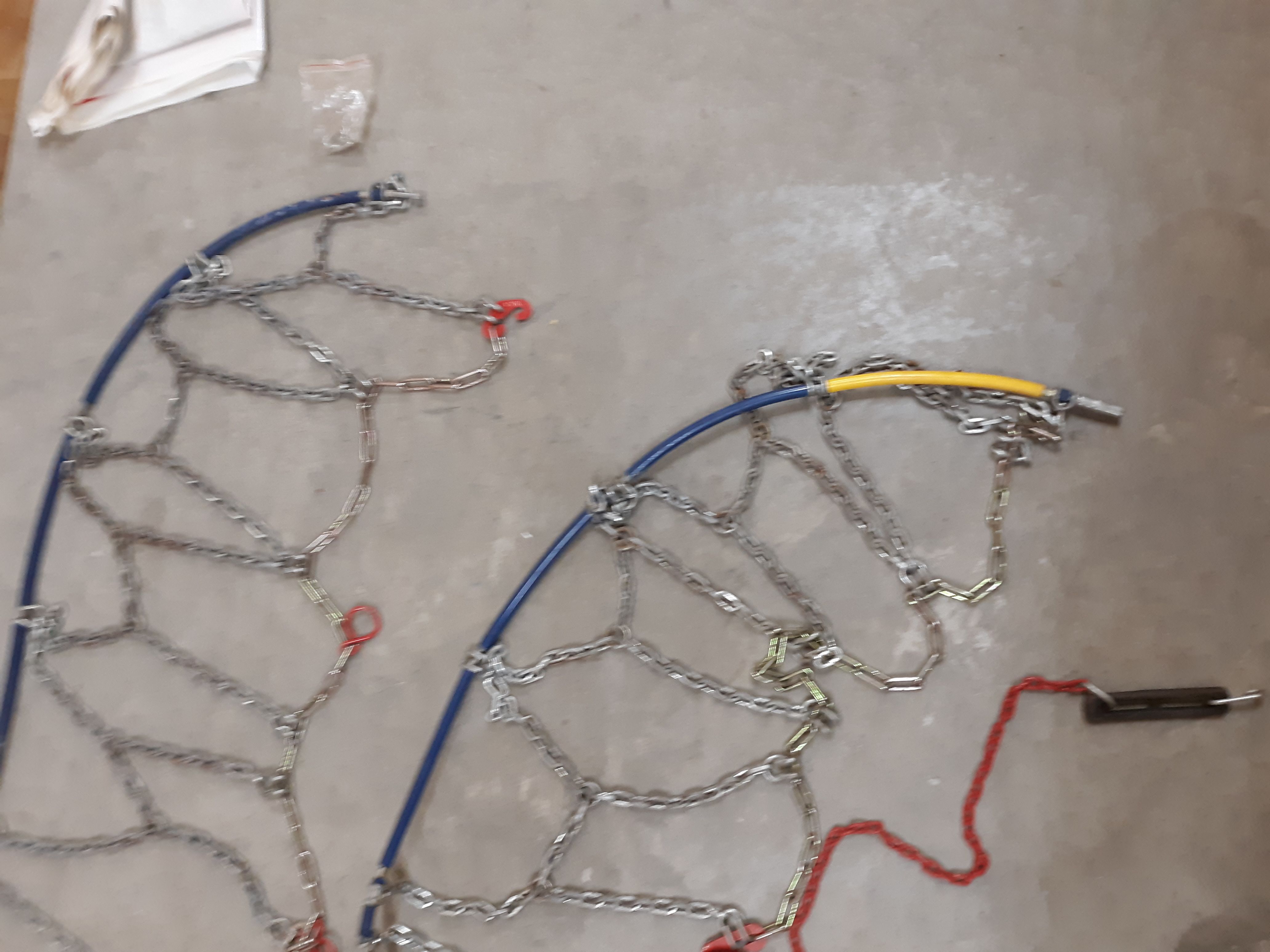 Les Schwab 1555S Snow Tire Chains Diamond Pattern Class S for Sale in