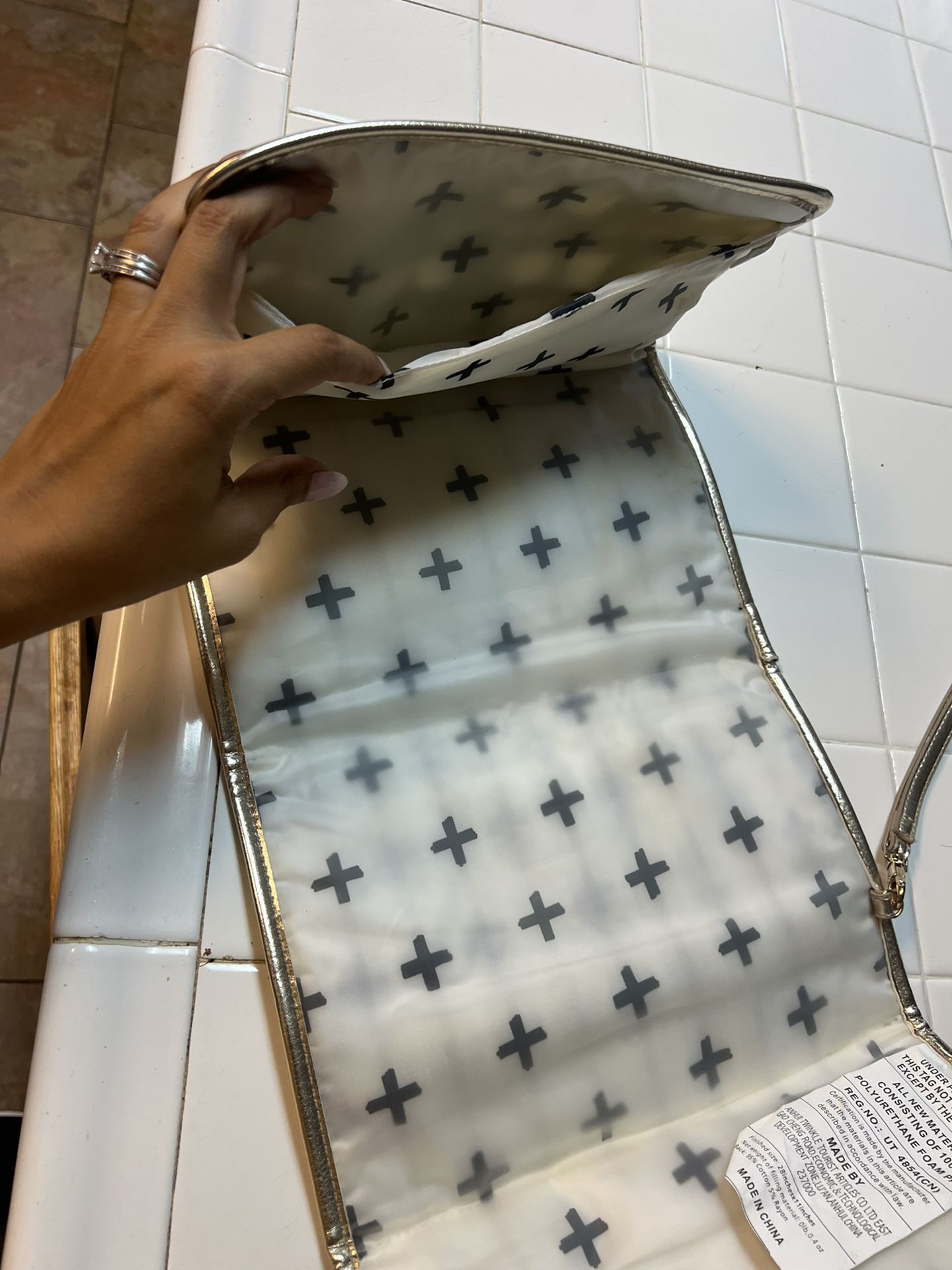 Changing table pad with pocket for wipes