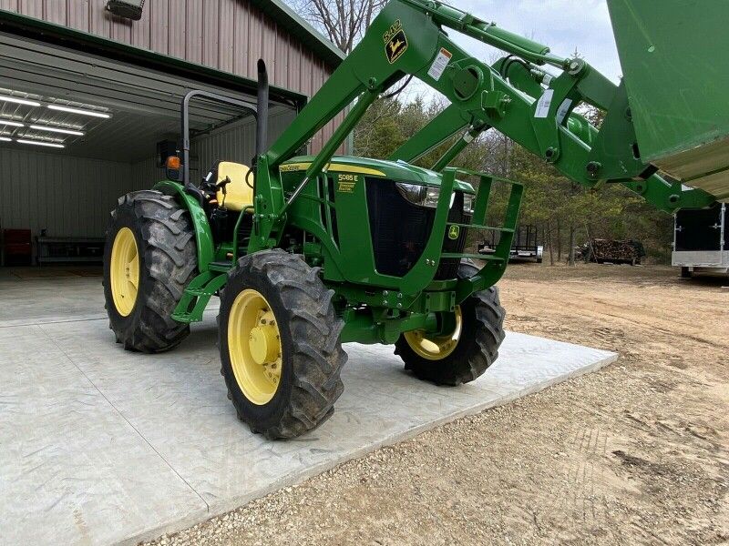 mdtyt2015 John Deere 5085E Tractor
