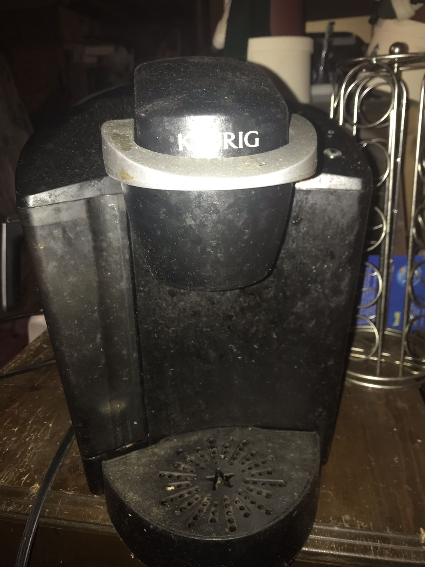 Keurig coffee maker comes small round Keurig holder