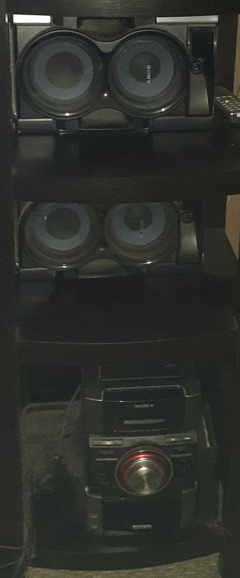 Sony Stereo System w/CD Player, Radio and an iPod Hook Up.