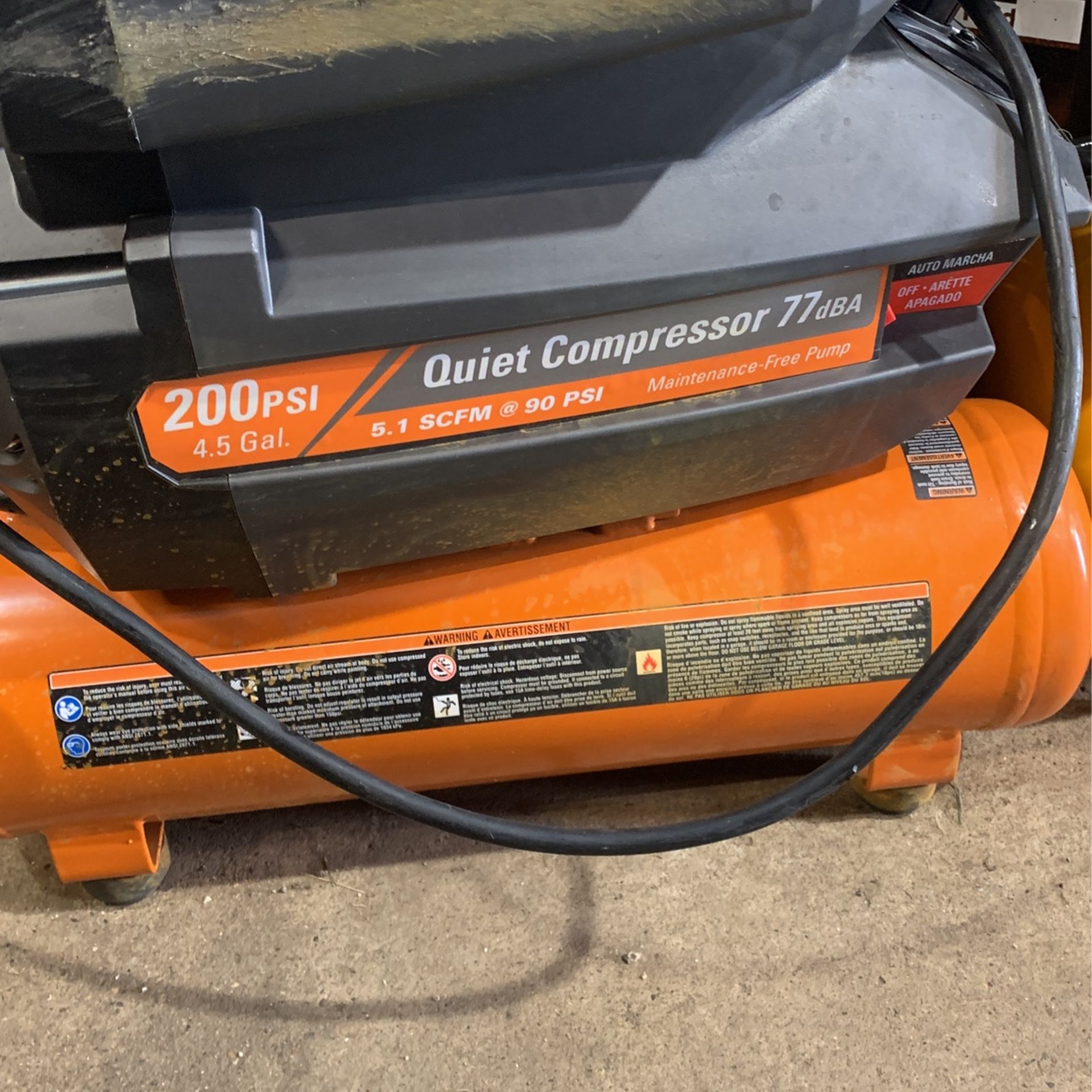 4.5 Gallon Compressor An 5 Gallon Portable Air Tank