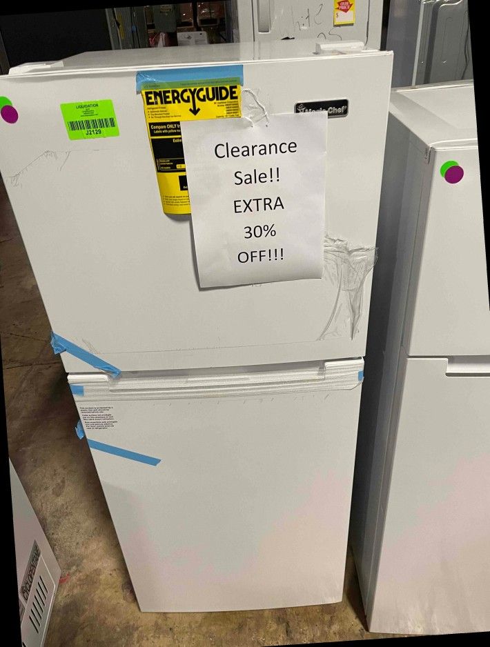 MAGIC CHEF HMDRWE 10.1 cu. ft. Top Freezer Refrigerator for Sale in