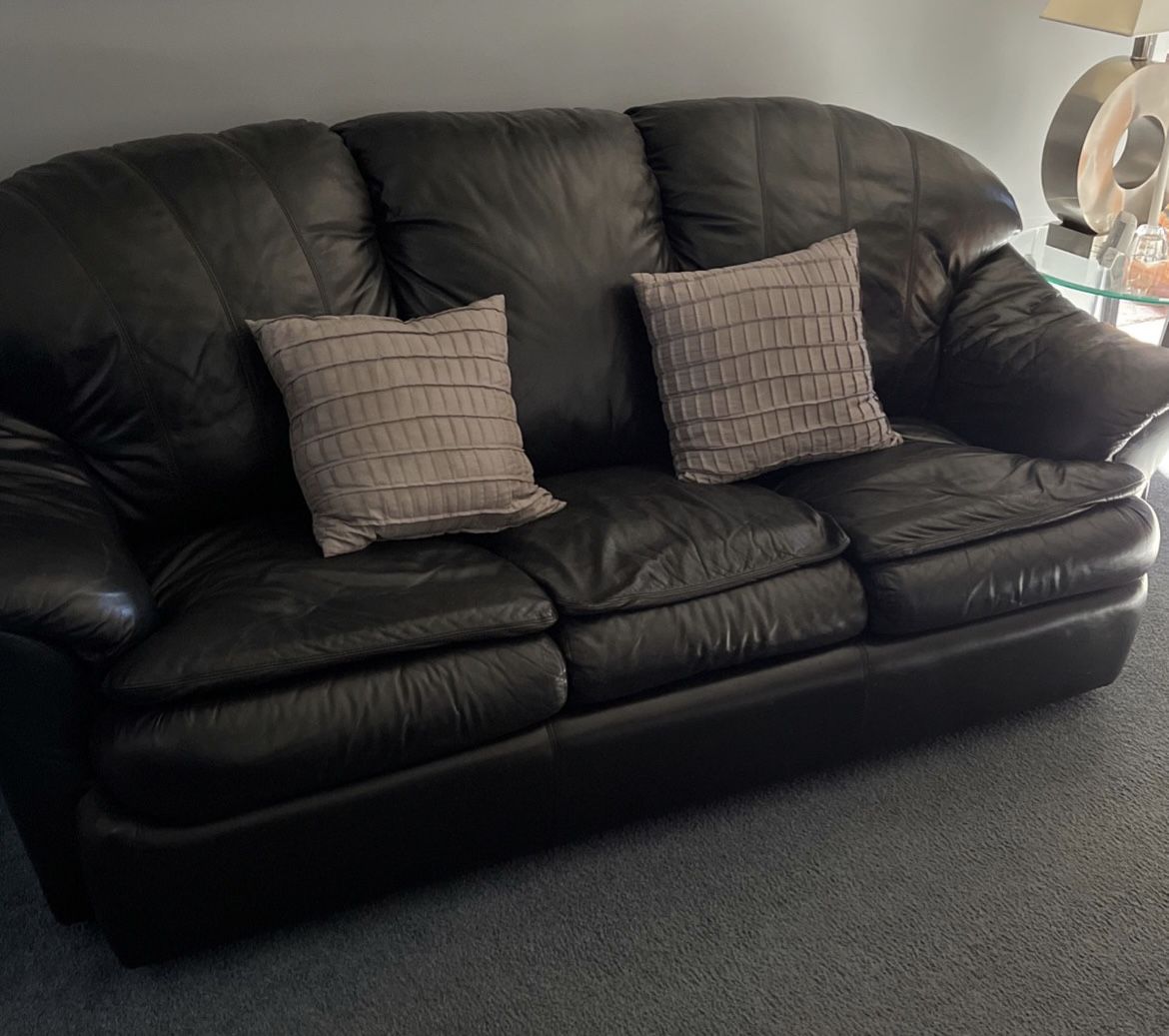 Black leather pull out couch
