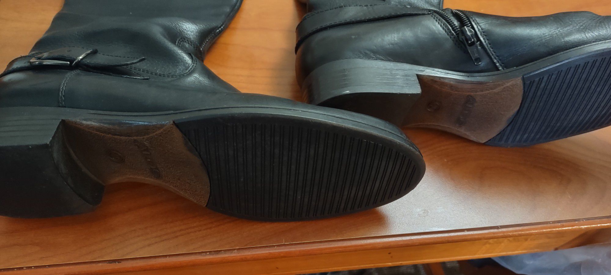 Women boots(ALDO)  Size 10
