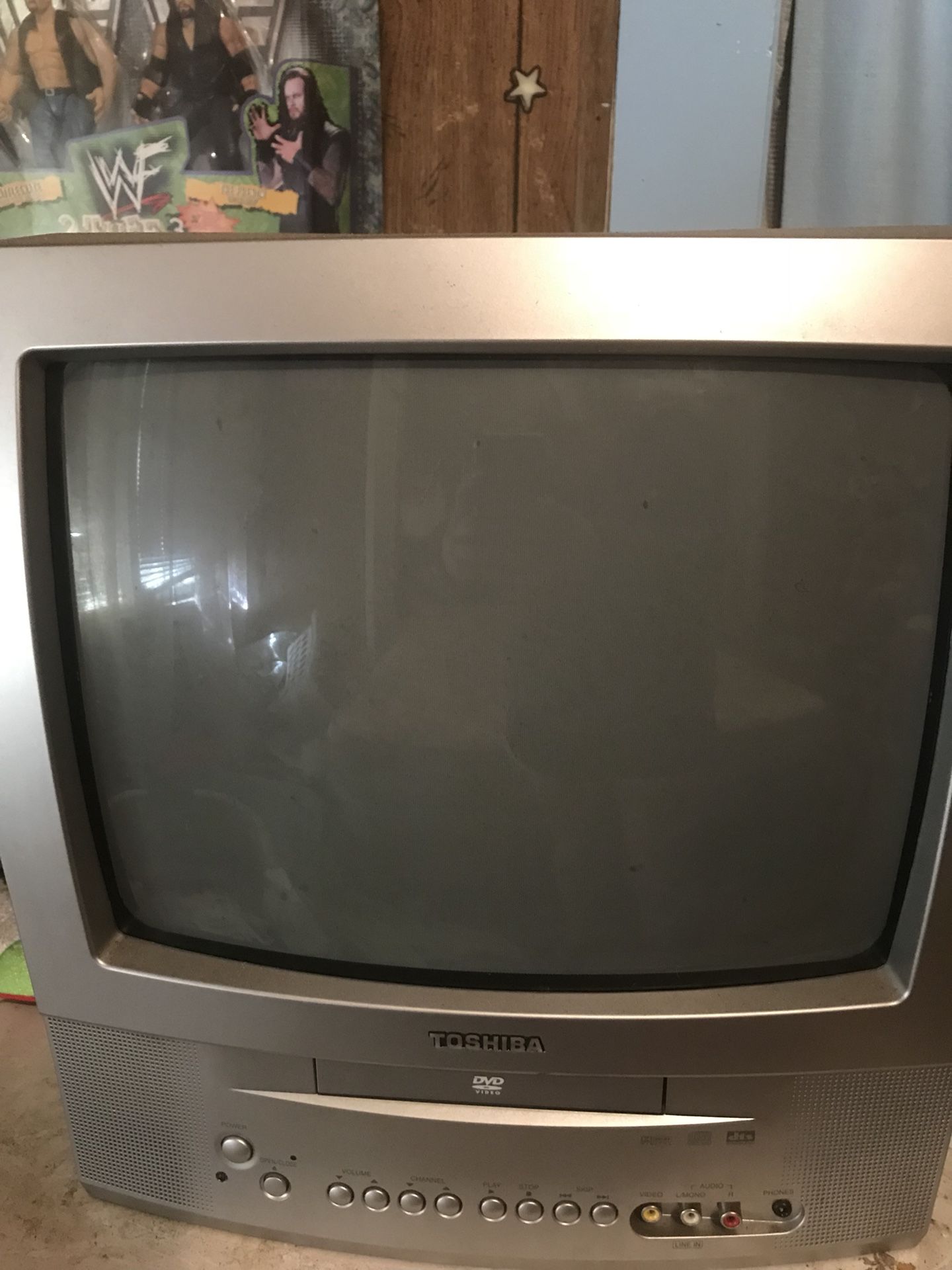 Toshiba Md13p1 13 Crt Color Television With Dvd Player Combo Silver Used For Sale In Charleston Sc Offerup
