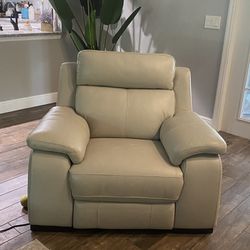 Like New Leather Recliner Thumbnail