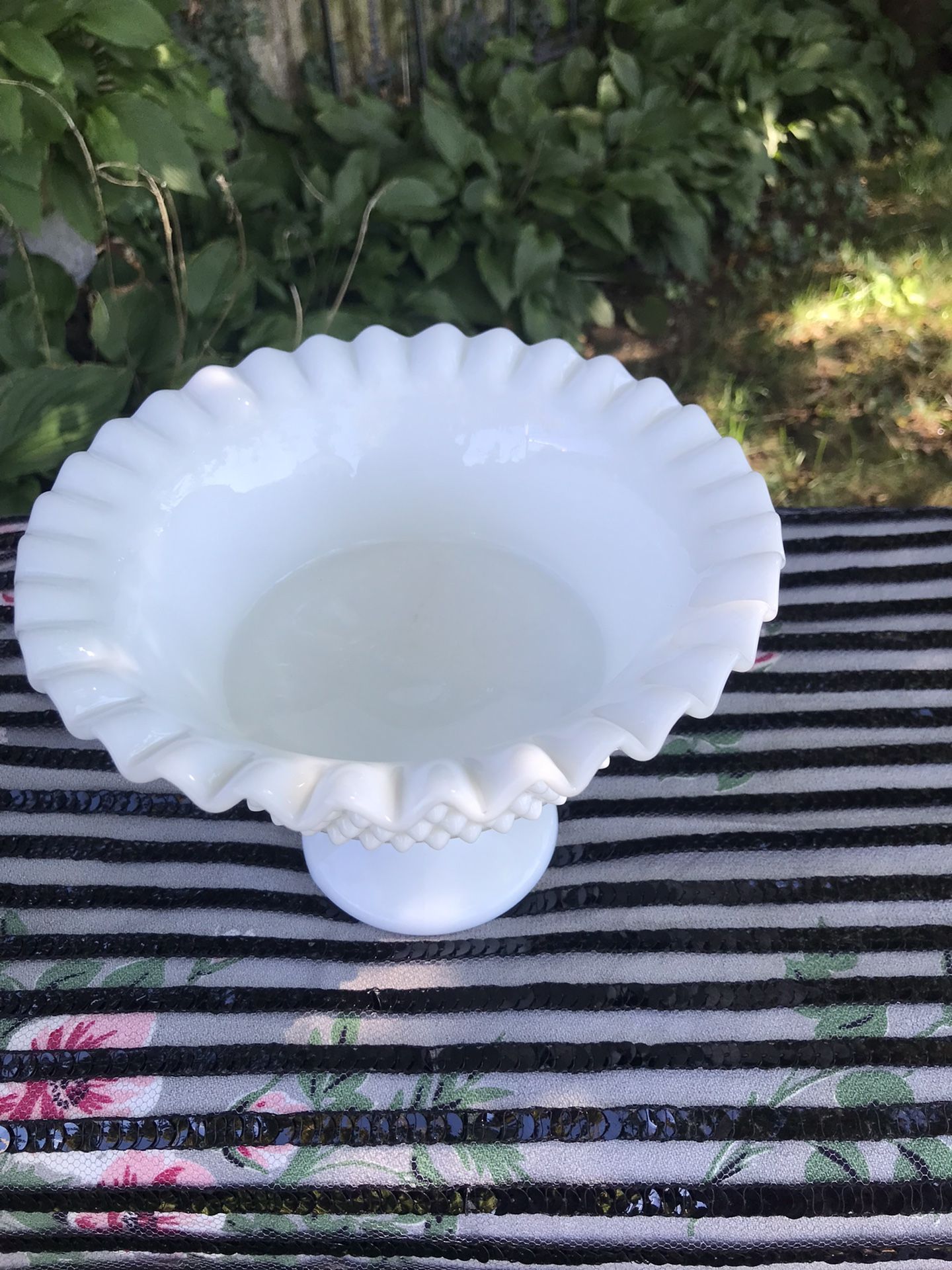 Beautiful Vintage Milk Glass Fruit 🍎 Bowl