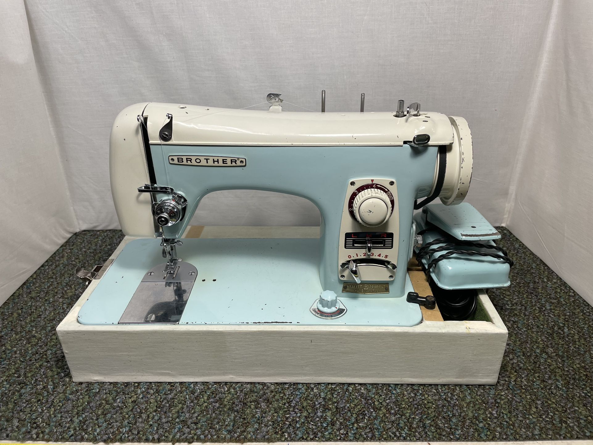 Brother 110 Riviera Vintage Sewing Machine for Sale in Renton, WA OfferUp