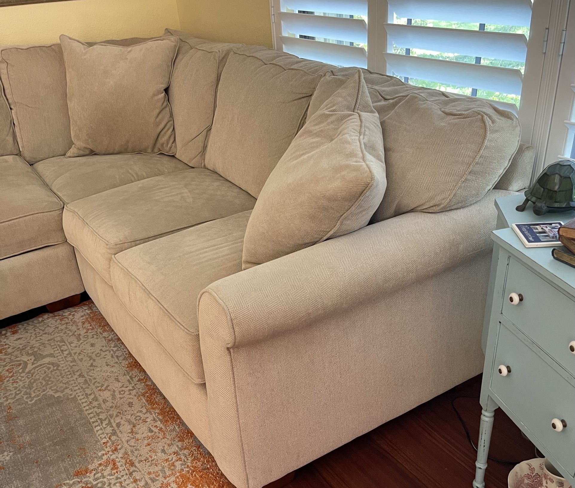 Haverty’s Norfolk Sectional Sofa Linen 3 Piece Used Excellent