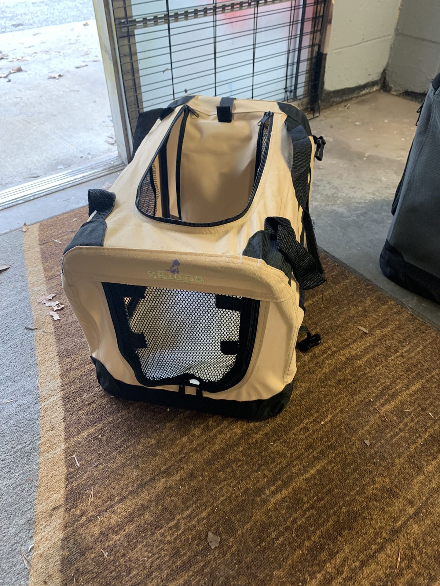Zampa Soft collapsible pet carrier W/bag
