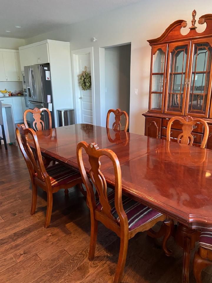 Queen Anne Style Dining Room Set