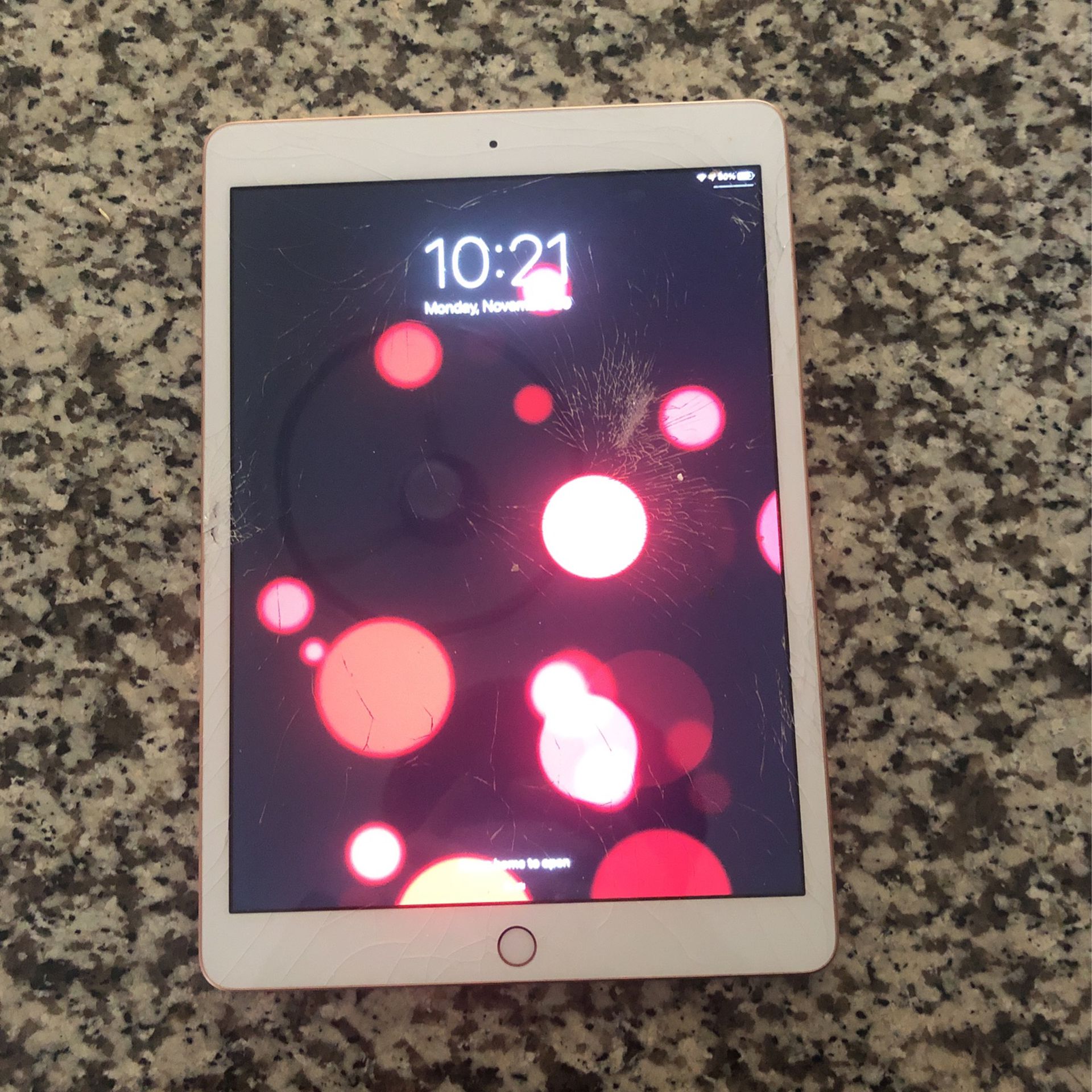 iPad 8th Gen Unlocked Has Cracked Screen But Works Fine 