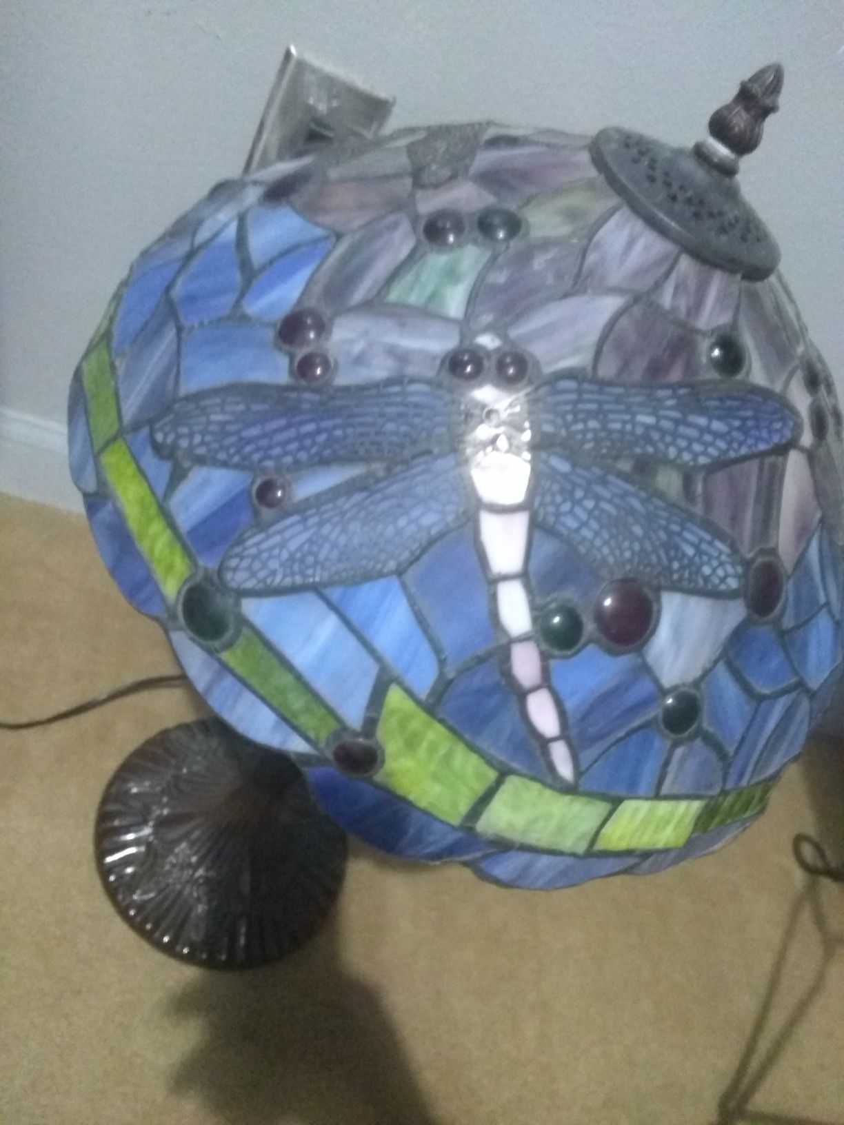 Tiffany style stained glass dragonfly lamp