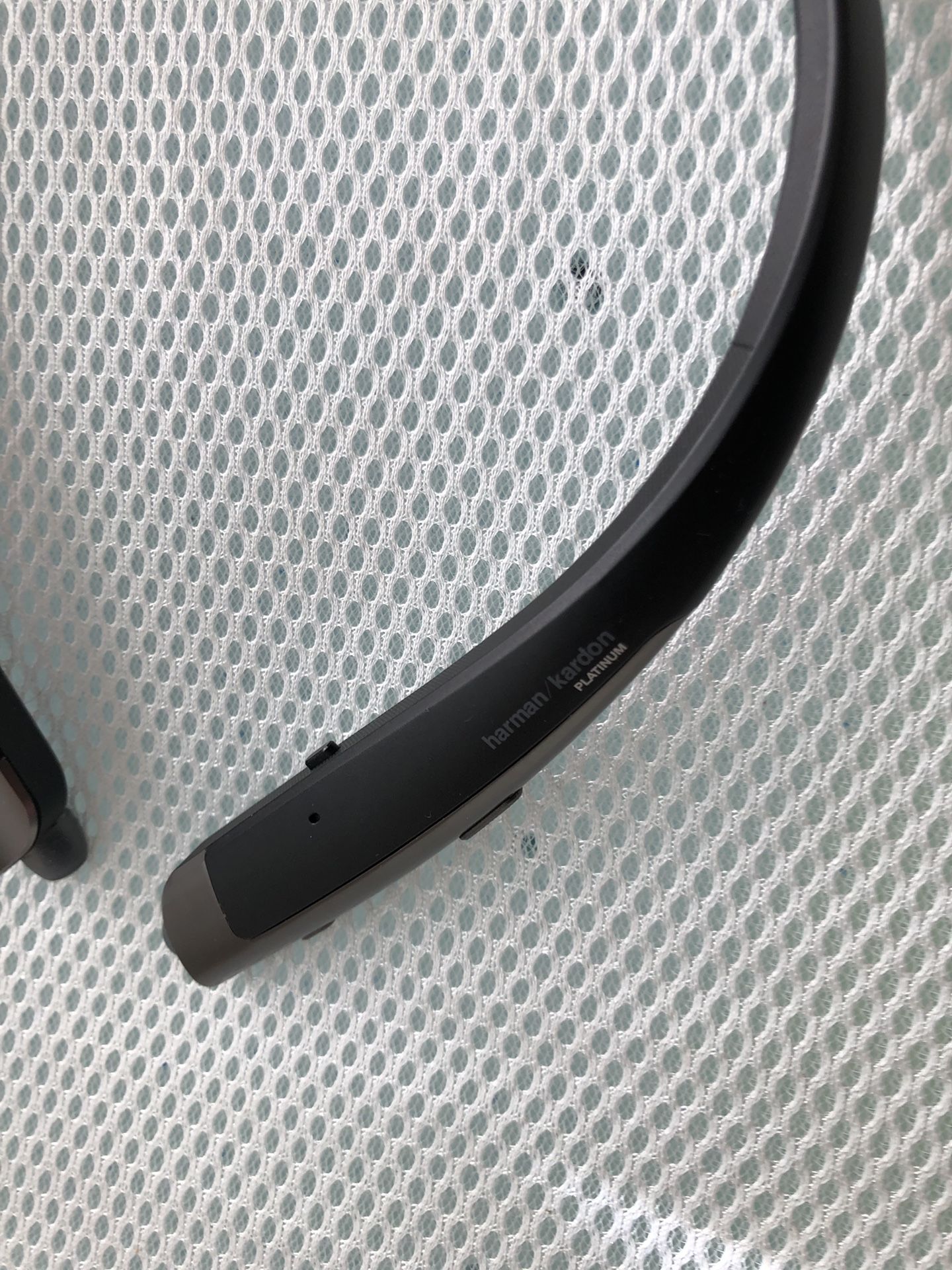 LG 1100 Bluetooth headset