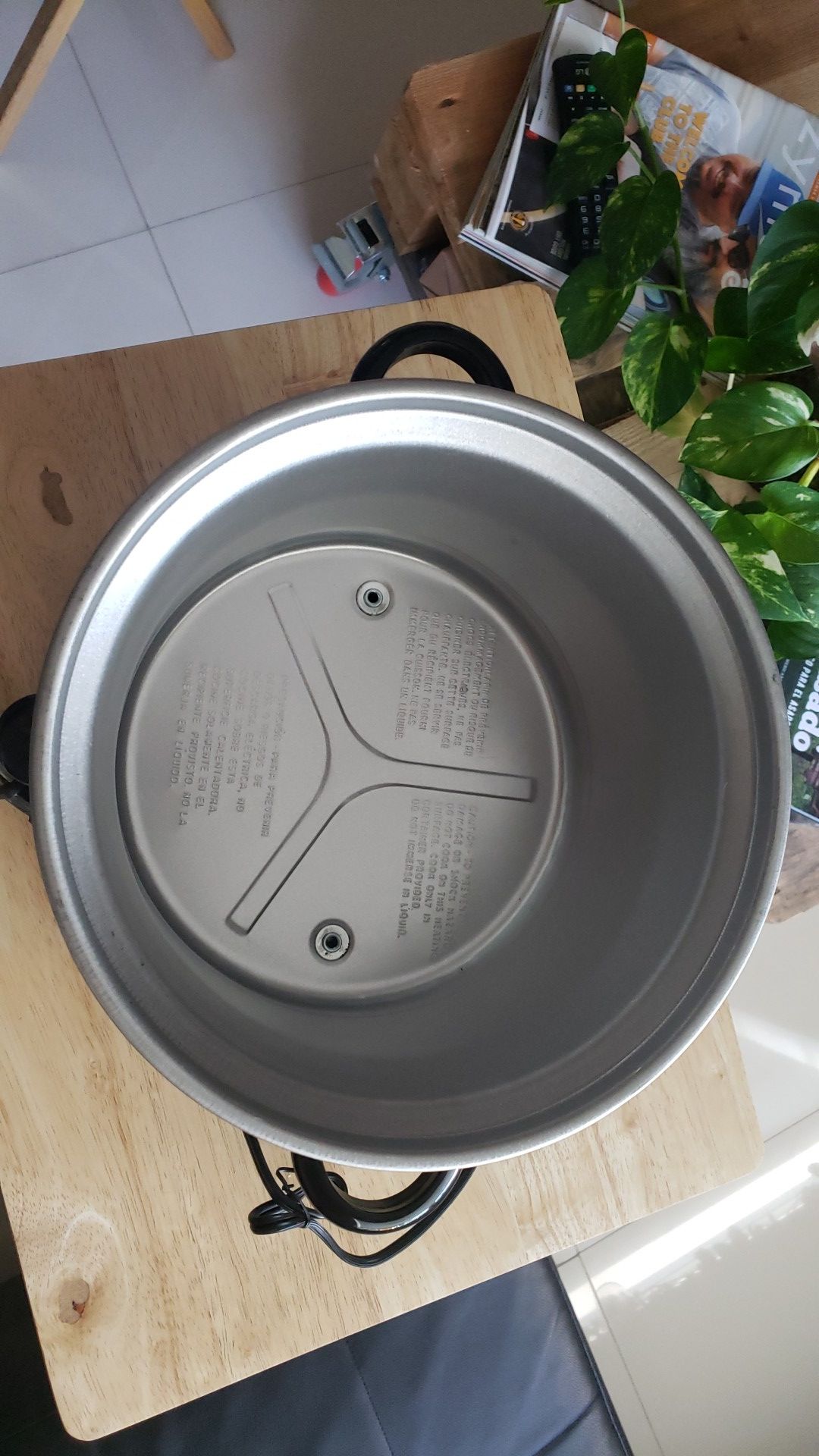 New Never used Slow Cooker