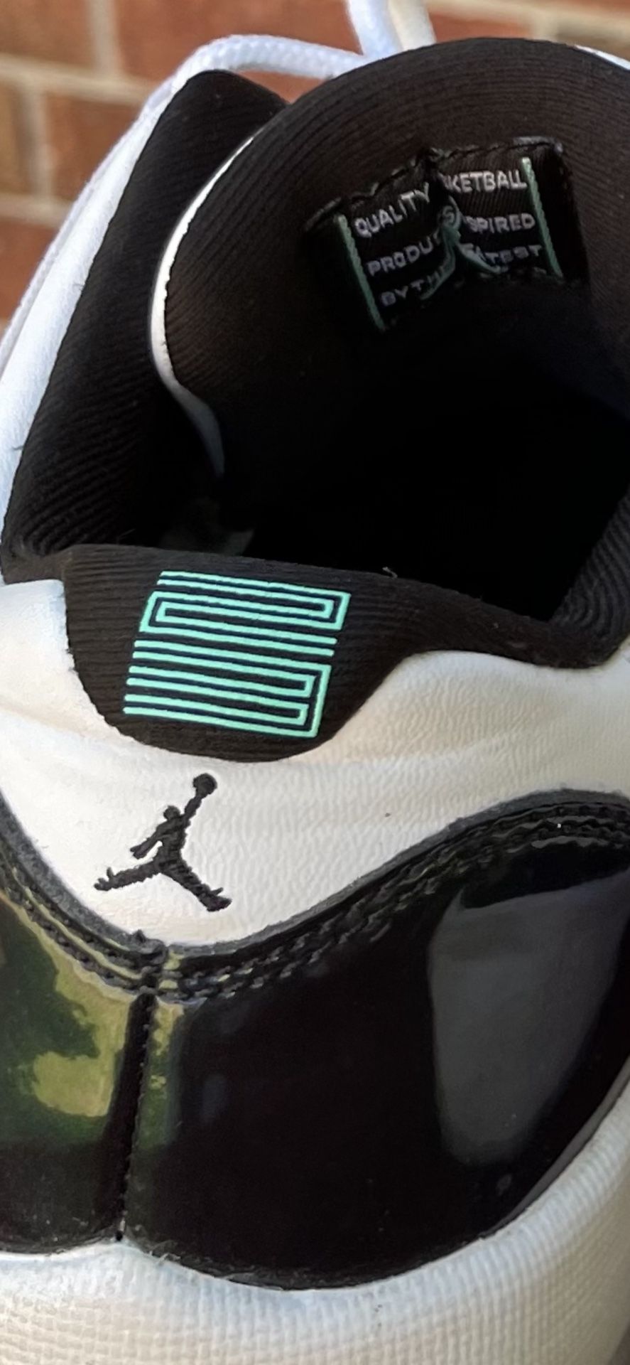 Air Jordan 11 Retro Low Emerald 2017 - Size 5y