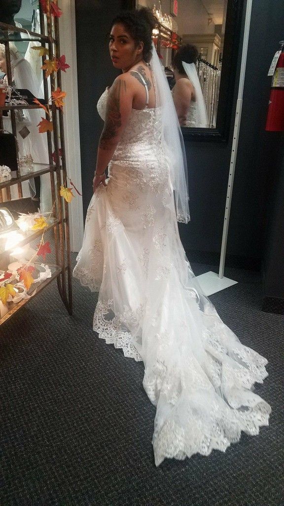 Maggie Sottero BRIDAL GOWN. NEVER WORN . IVORY SIZE 16