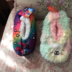 New Girls Slippers Trolls And Wonder Nation Sizes Small 8-13 And 11-21/2 Thumbnail