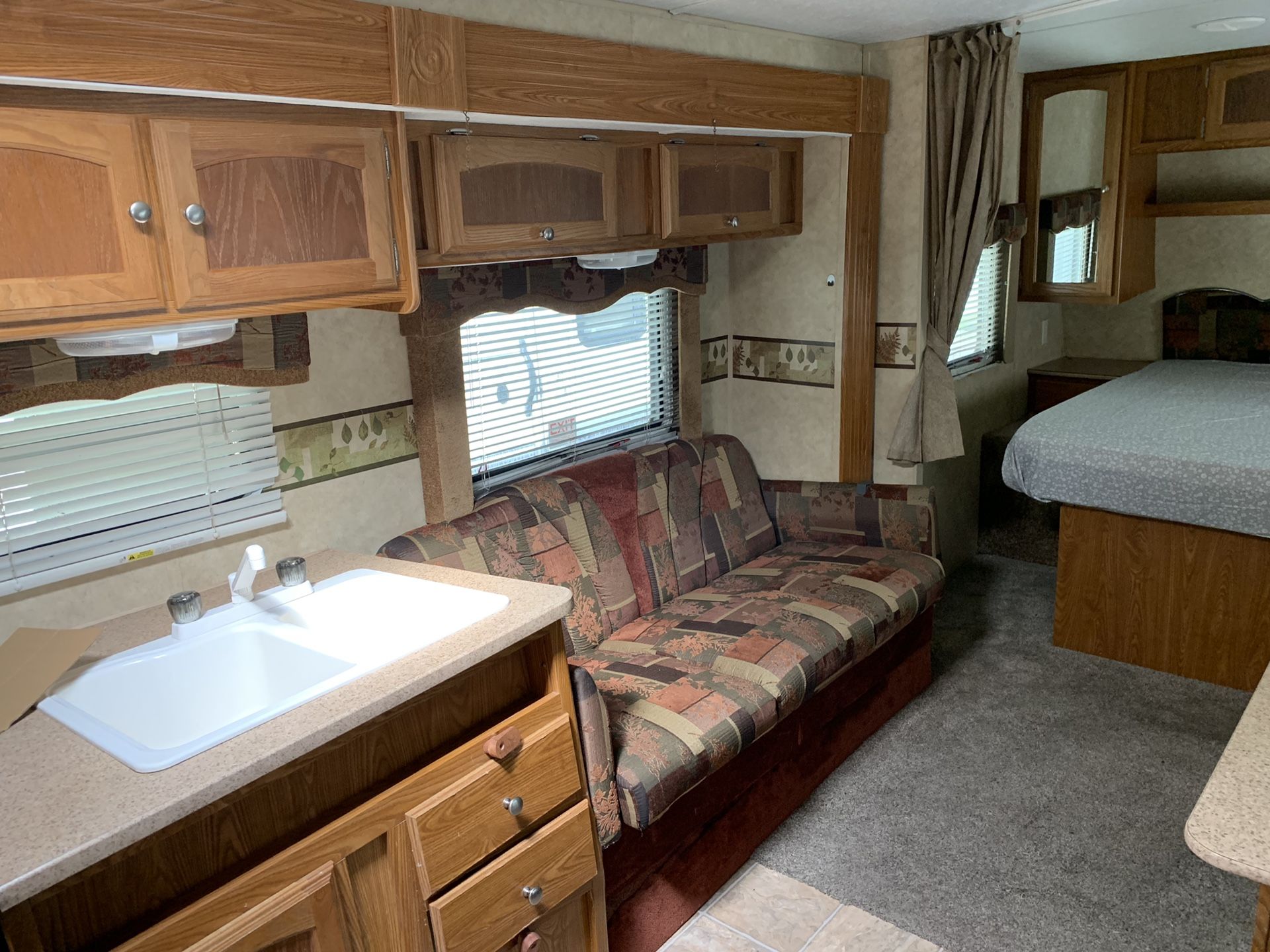 2009 Rainier by Dutchmen 26ft travel trailer