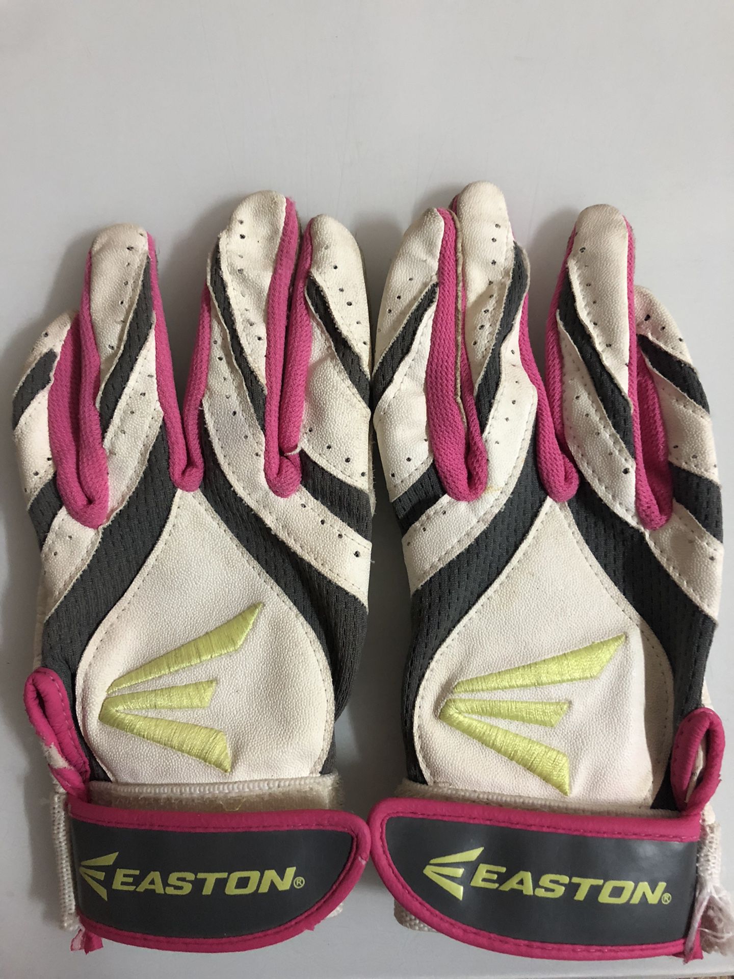Easton Youth Softball Batting Gloves/Size Medium