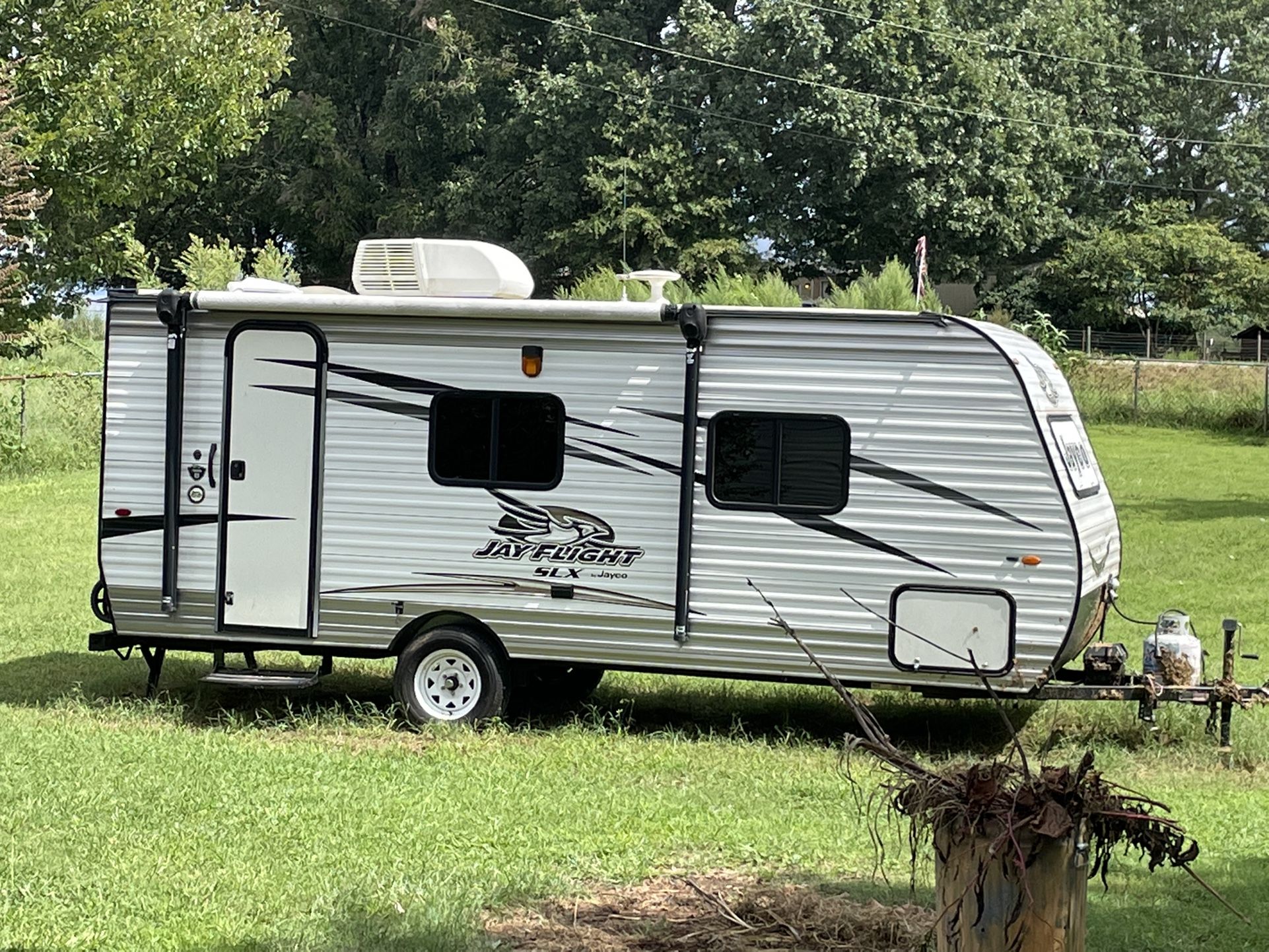 Perfect for a couple or a single person!  

Check out this item on OfferUp. https://offerup.co/LcP1B...